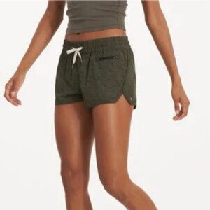 Vuori Women’s Clementine 2.5” Shorts – Oregano Green Patterned | Medium